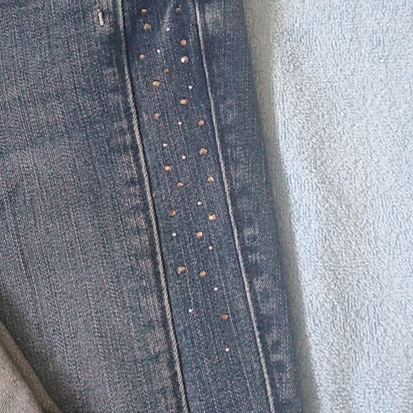 White House Black Market Capris - Picture 2 of 5